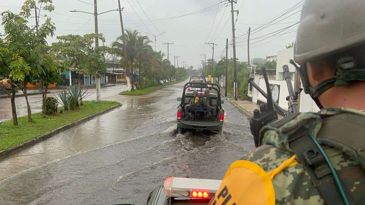 Batallón de Infantería de Ixhuatlán del Sureste despliega operativo tras lluvias