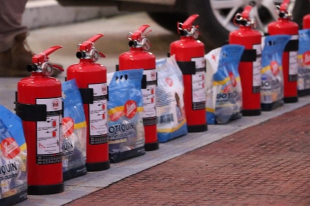 Promueven la seguridad vial con entrega de cascos a motociclistas en Ixtaczoquitlán