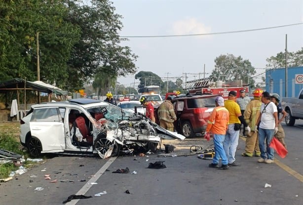 Encontronazo en la carretera Córdoba-Veracruz se cobra la vida de dos personas