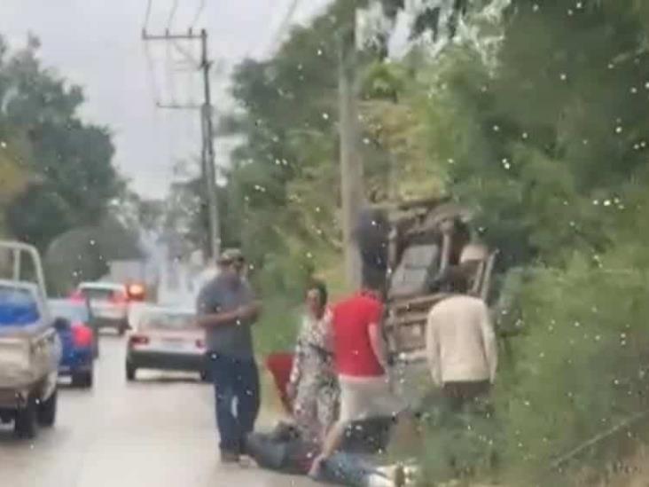 Volcadura en carretera Coatepec-Trancas deja dos lesionados