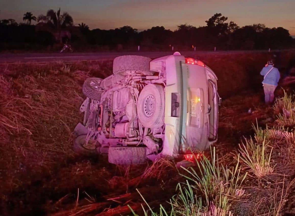 Familia de Soconusco sufre volcadura en autopista Cosoleacaque-La Tinaja en Acayucan 