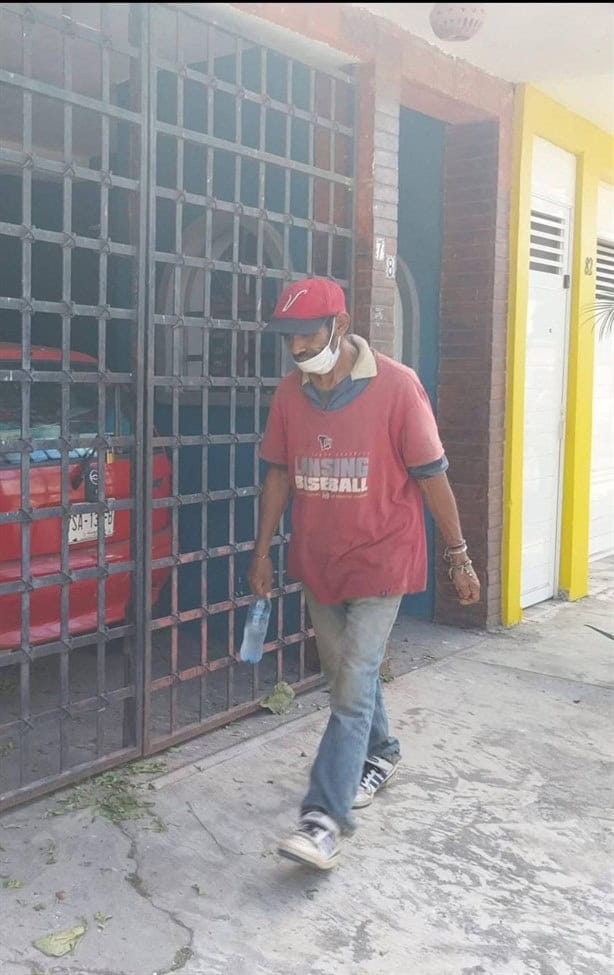 Denuncian a hombre en fraccionamiento Laguna Real de Veracruz por tocarse en la calle