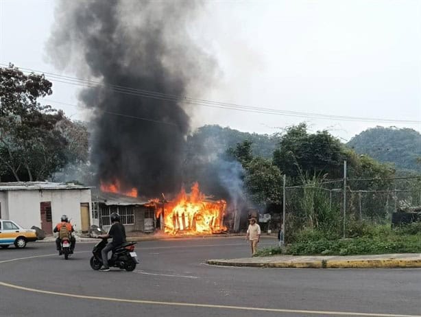 Humilde vivienda termina reducida a cenizas en colonia de Córdoba