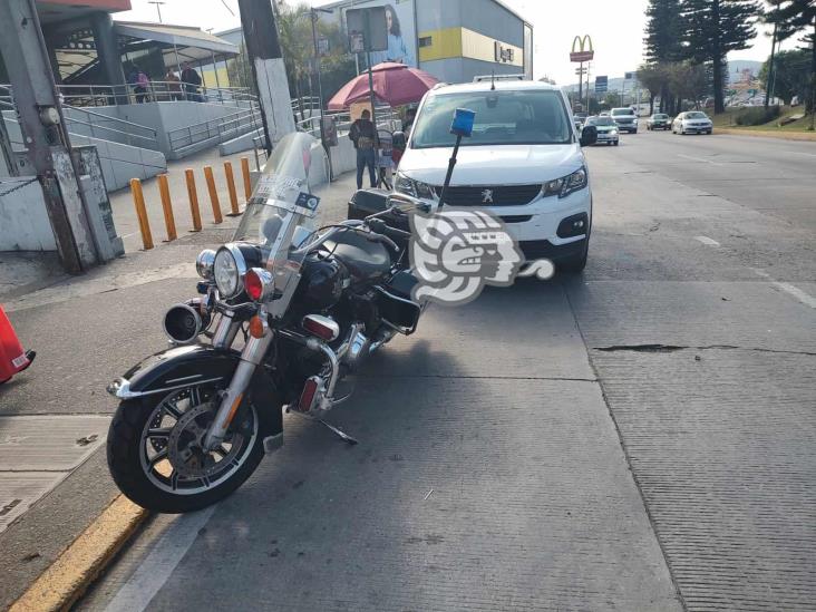 ´Influyente sujeto´ causa accidente en avenida Lázaro Cárdenas de Xalapa