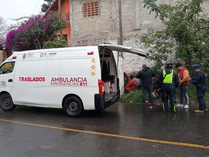 Repartidor de tortillas sufre accidente en Naolinco, es trasladado al hospital