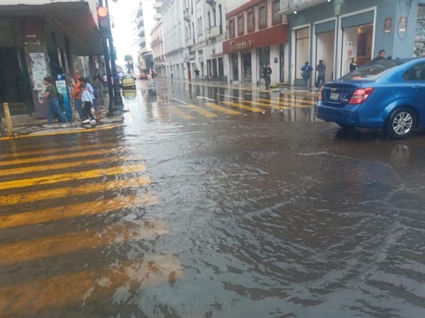 Centro de Veracruz sufre encharcamientos tras intensa lluvia