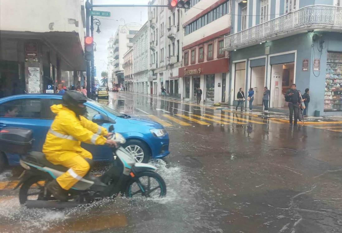 Centro de Veracruz sufre encharcamientos tras intensa lluvia