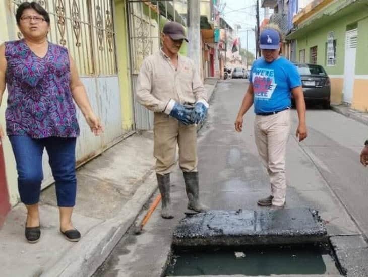 Mal manejo de aceites y grasa en Las Choapas provoca obstrucción en drenajes