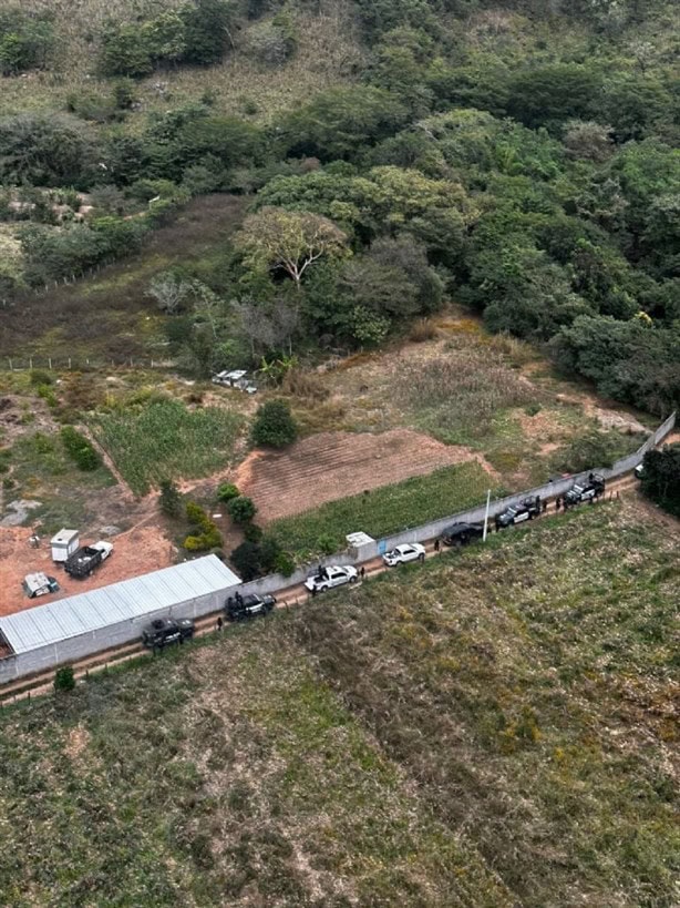 Rescatan a 8 migrantes en Chiapas y aseguran autos "monstruos" durante operativo