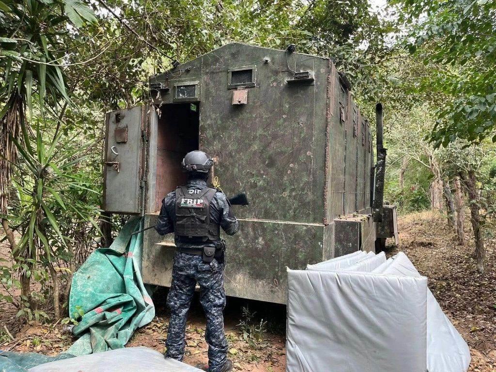 Rescatan a 8 migrantes en Chiapas y aseguran autos "monstruos" durante operativo