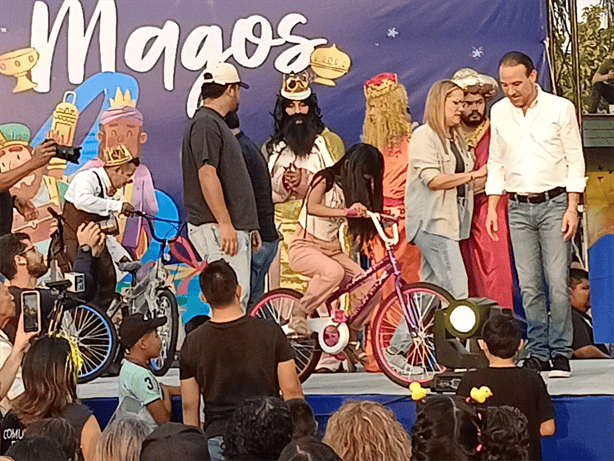 Festejan Día de Reyes a niños de Boca del Río