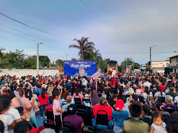 Festejan Día de Reyes a niños de Boca del Río