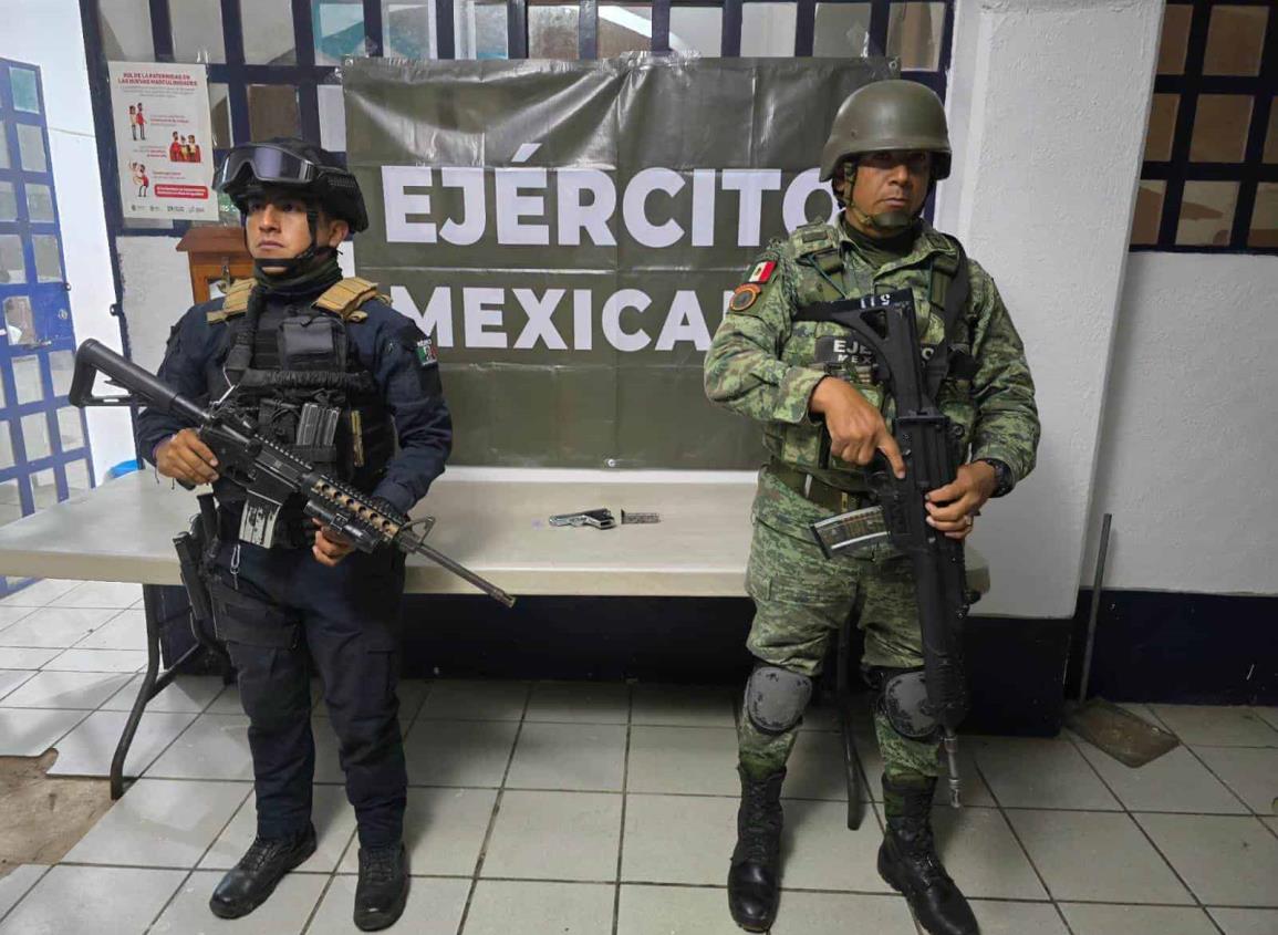 Ejército Mexicano incauta armas y cartuchos en Hueyapan de Ocampo