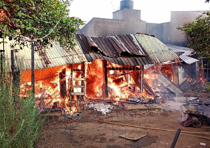 Tragedia en La Haciendita: incendio consume humilde vivienda en Banderilla