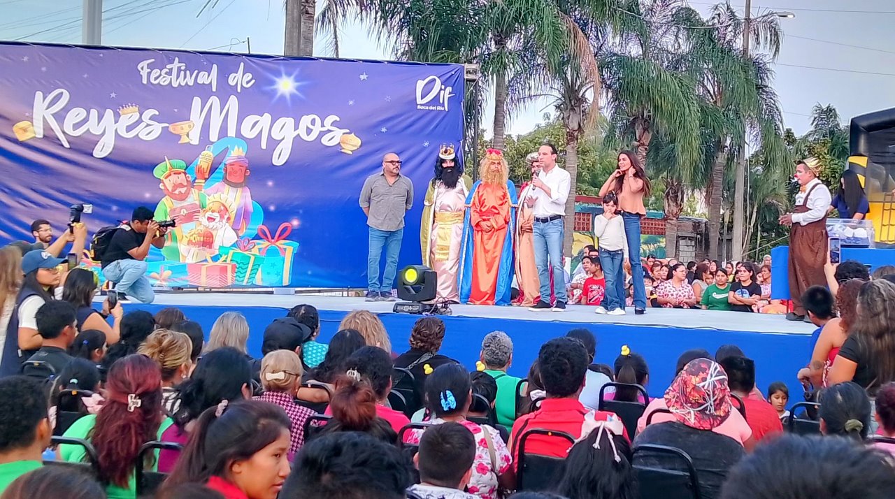 Festejan Día de Reyes a niños de Boca del Río