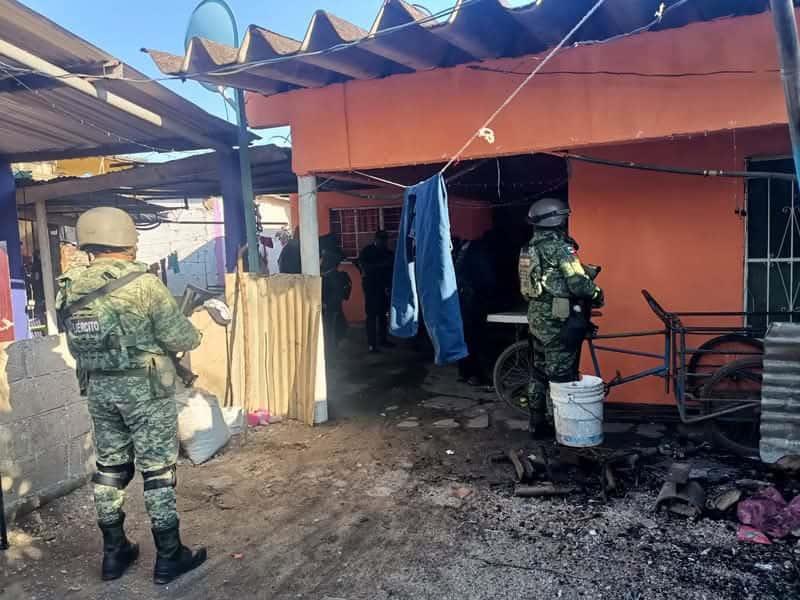 Aseguran arsenal en una vivienda de Hueyapan de Ocampo