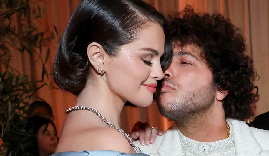 Él es Benny Blanco el criticado prometido de Selena Gómez en los Globos de Oro