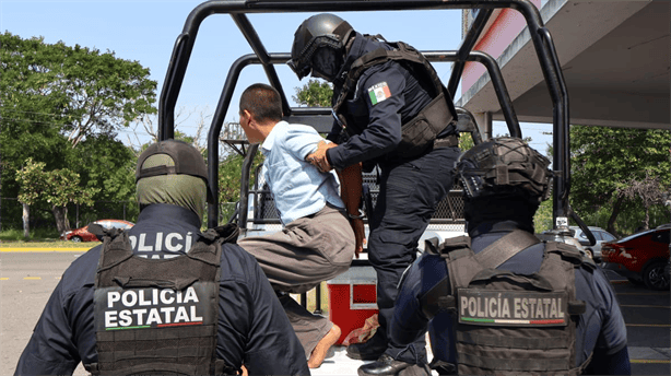 Mujer en situación de calle apuñala a empleado en estacionamiento de Soriana Floresta