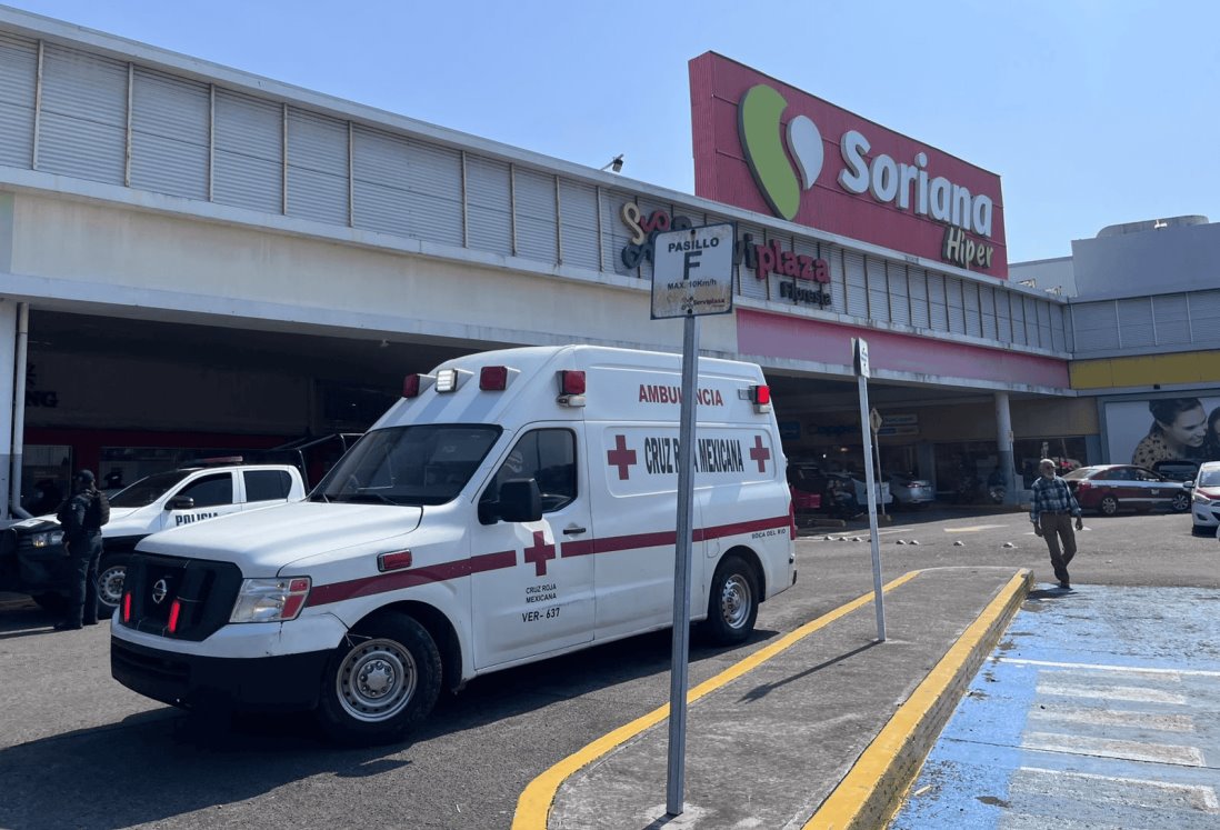 Mujer en situación de calle apuñala a empleado en estacionamiento de Soriana Floresta