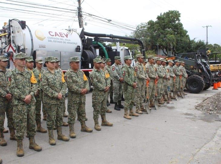 Despliegan a militares para reparar fugas y baches en Tuxpan