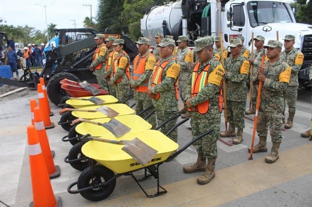 Despliegan a militares para reparar fugas y baches en Tuxpan