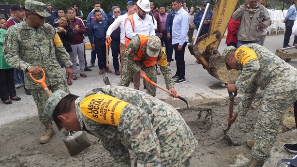 Despliegan a militares para reparar fugas y baches en Tuxpan