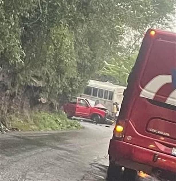 Choque en la carretera Xico-Teocelo deja dos lesionados y caos vial