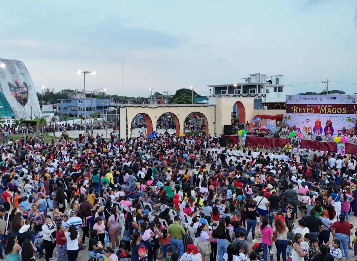 Gran Festival del Día de Reyes, Noé Castillo y directora del DIF celebran a más de 10 mil Asistentes