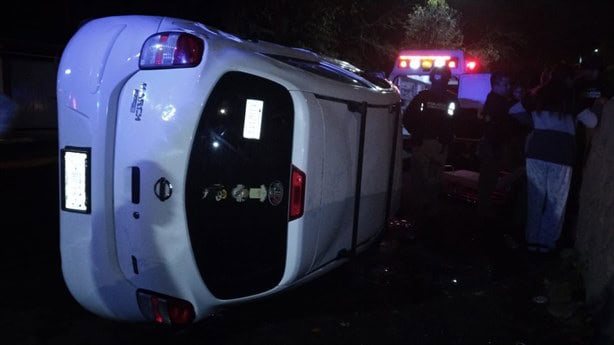 ¡Por ebrio! policía municipal protagoniza aparatoso accidente en Xalapa