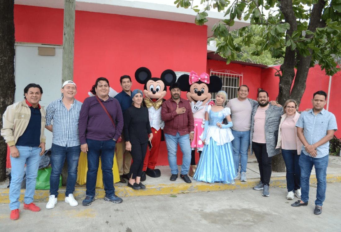 Comunidad LGBTI de Veracruz celebra el Día de Reyes con entrega de juguetes