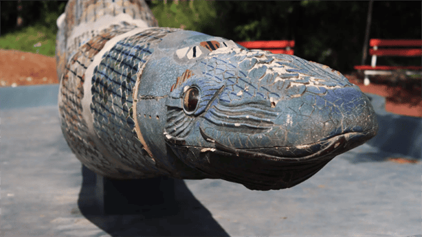 Reconstruyen a Coatl, la icónica escultura de serpiente en el Parque Naturalia