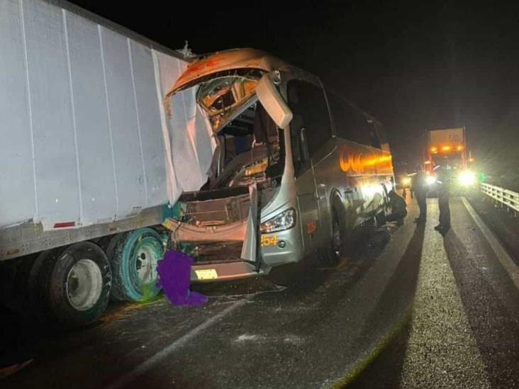 Se accidenta autobús OCC contra tráiler en la Puebla- Orizaba: más de 20 heridos