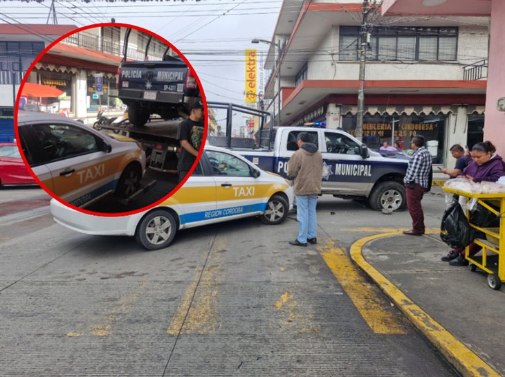 Se registra choque en Córdoba; patrulla y taxi se dan encontronazo