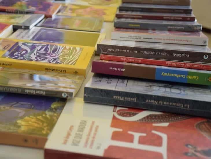 Invitan a ciudadanía a donar libros para estudiantes de bachillerato en Acayucan