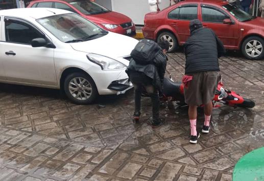Percance vehicular deja daños materiales en Misantla