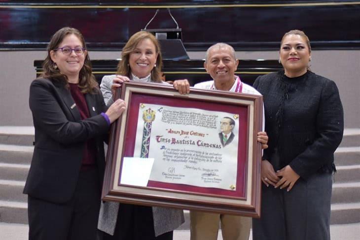 Entrega Congreso la Medalla Adolfo Ruiz Cortines 2024 al profesor y gestor Tirso Bautista