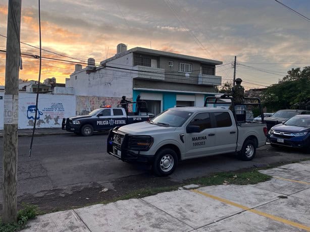 Mujer del puerto de Veracruz escapa de ser aprehendida por la policía con ayuda de sus familiares y vecinos |VIDEO