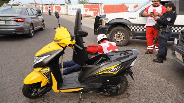 Motociclista termina con lesiones tras choque con camioneta en Veracruz