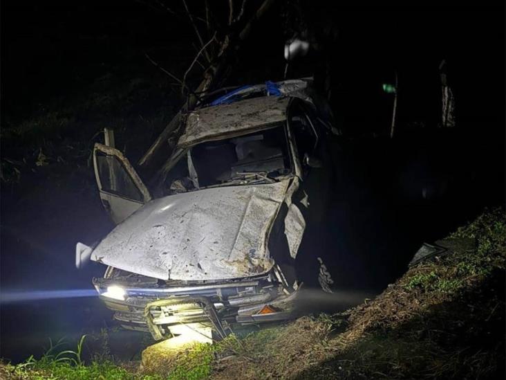 Camioneta se accidenta y es abandonada en carretera de Martínez de la Torre