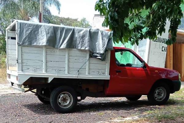 Roban camioneta Nissan en Misantla; solicitan apoyo para localizarla