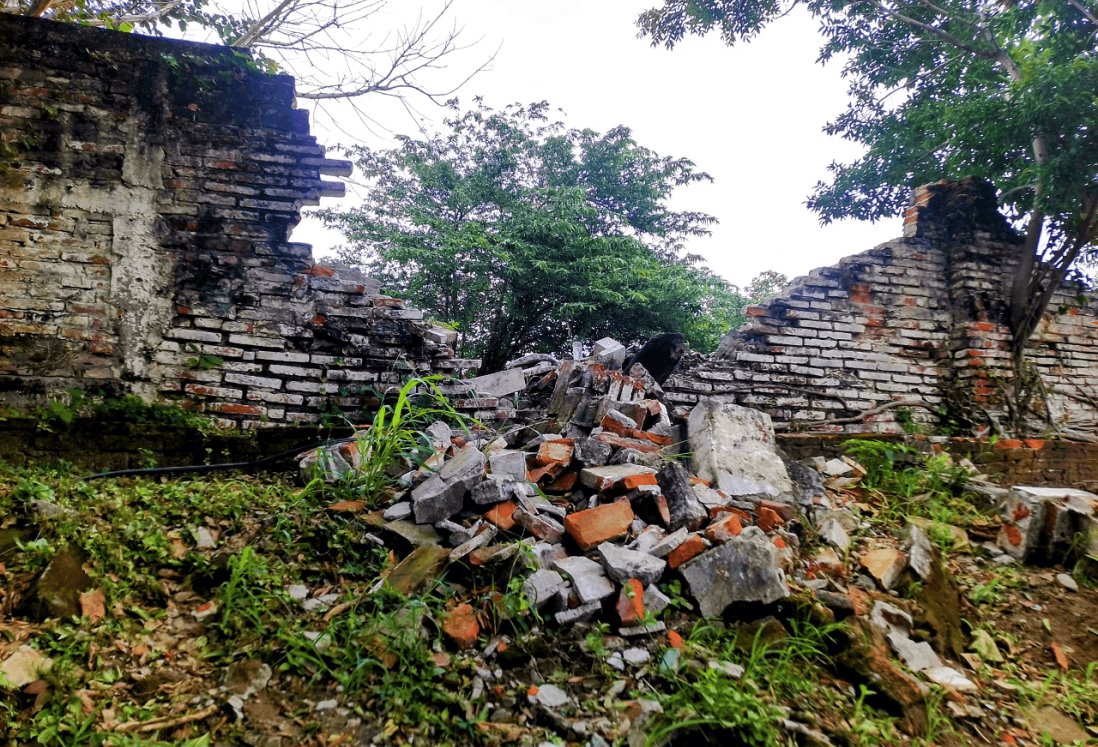 Colapsa barda de panteón particular en fraccionamiento Floresta de Veracruz