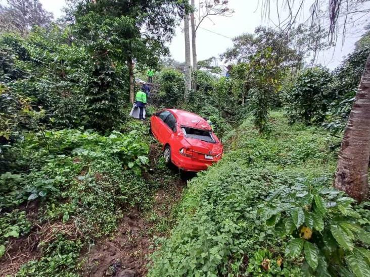 Aparatosa volcadura en la carretera Fortín-Huatusco