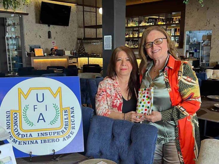 Socias de la UFIA Xalapa realizan brindis de fin de año