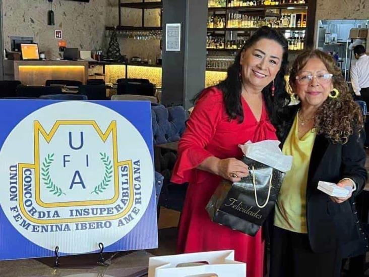 Socias de la UFIA Xalapa realizan brindis de fin de año