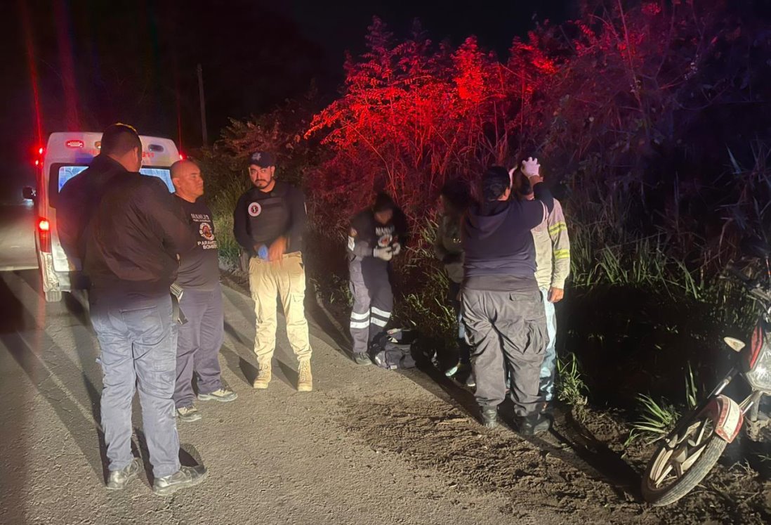 Derrape de motocicleta en carretera estatal deja dos trabajadores de TAMSA lesionados