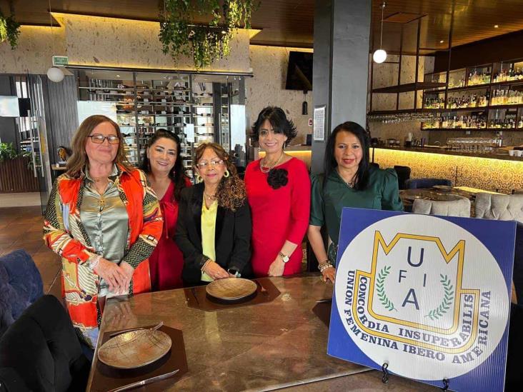Socias de la UFIA Xalapa realizan brindis de fin de año