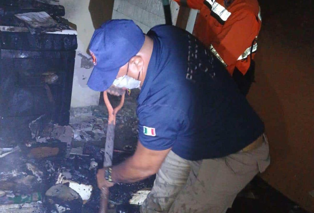 Cortocircuito en ventilador provoca incendio de una casa en Alvarado