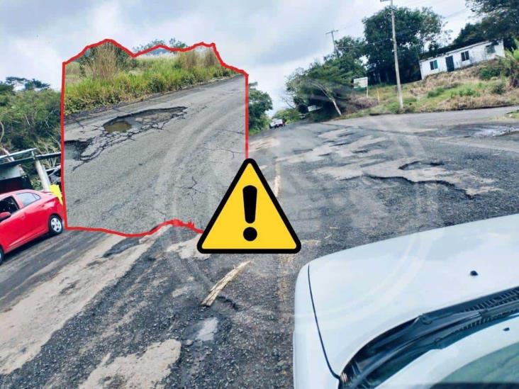 Enormes baches vuelven carretera de Los Tuxtlas una trampa mortal