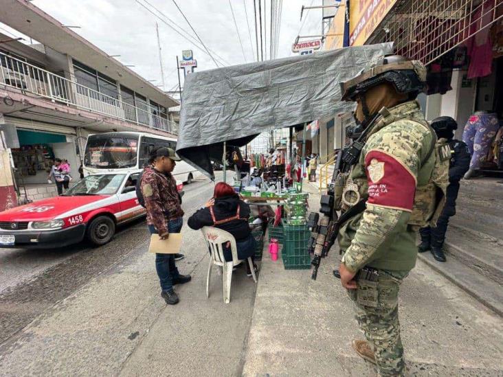 Con militares y policías; así retiran a vendedores ambulantes en Tuxpan