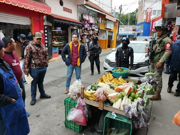 Con militares y policías; así retiran a vendedores ambulantes en Tuxpan